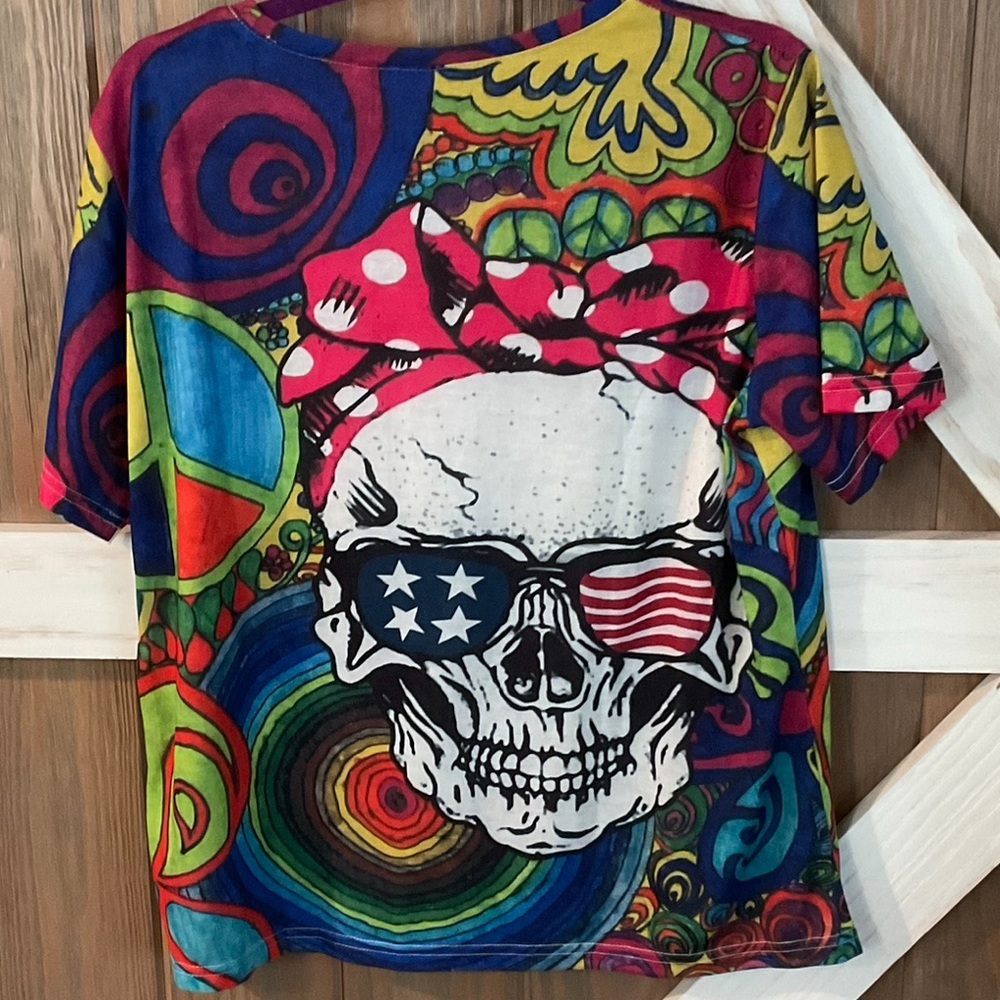 Colorful Womens T-Shirt. Graphic on Both Sides. 2X but looks like XL.P2p 22-23" - Picture 3 of 6